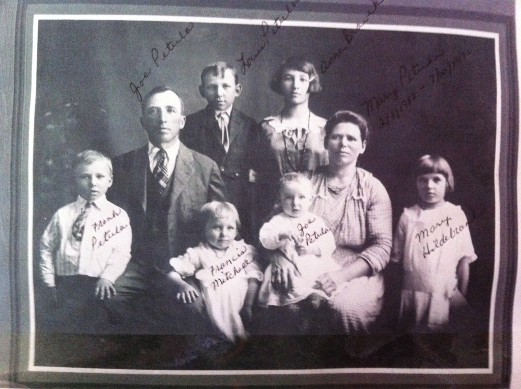 Jim-Hildebrand-Family-History/Mary-Petula-Family/1024x768_1923 Joe Petula family names written on.JPG.jpg